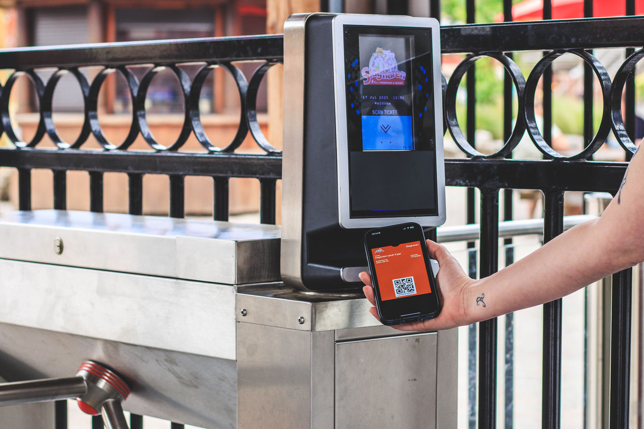 Lederhosen, lol en lekker meezingen: De Alpenzusjes op 16 augustus in Slagharen