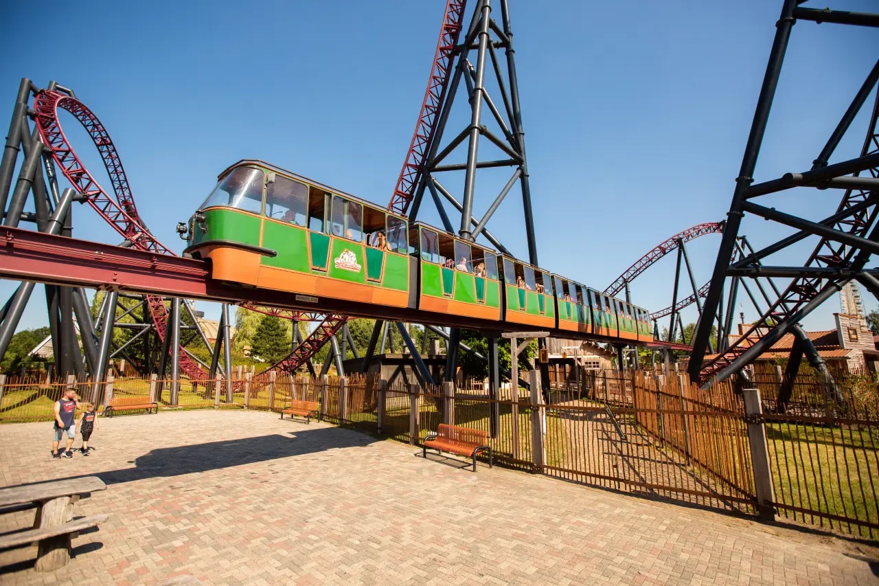 Mit Blick auf die Geschichte tauft Slagharen die Einschienbahn um