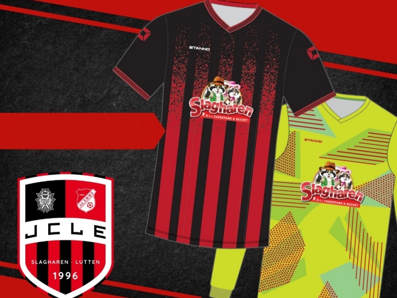 Voetbalclub JCLE krijgt nieuw Slagharen-tenue